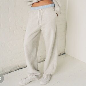 Abercrombie women’s high rise Sunday barrel sweats